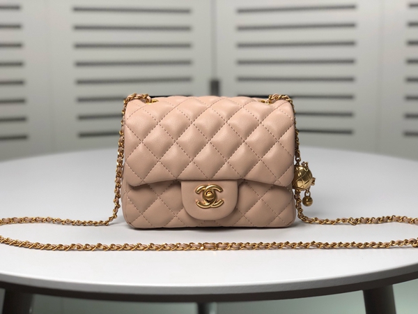 シャネルバッグ正面デザイン